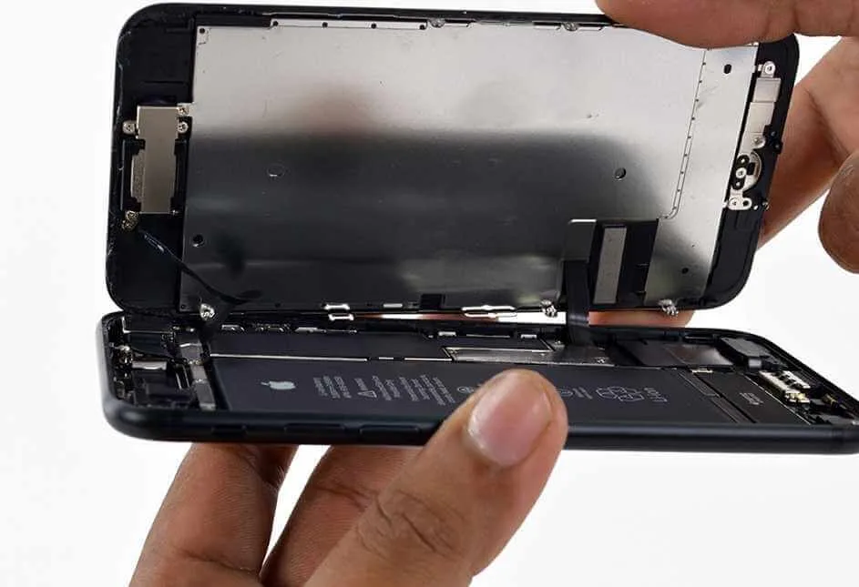 Замена стекла iPhone 7 в Днепре