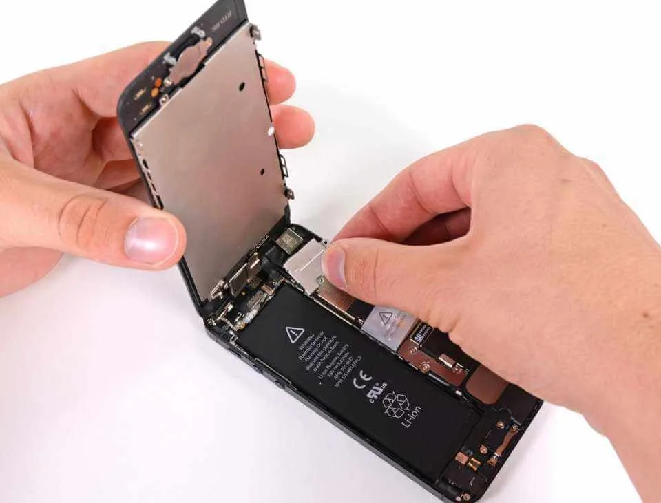 Замена стекла iPhone 5