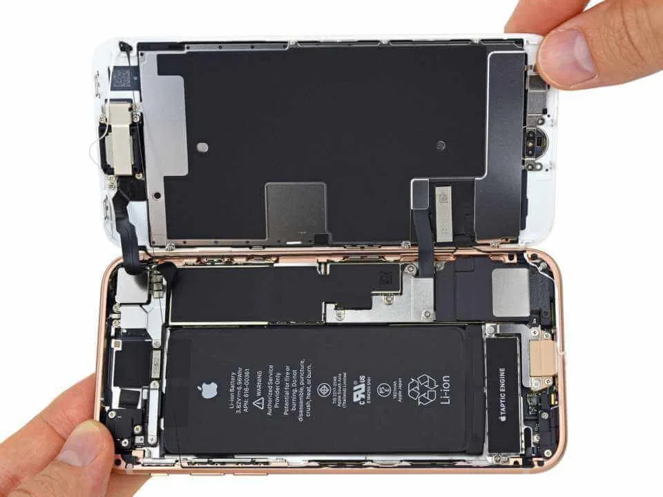 Замена стекла iPhone 8