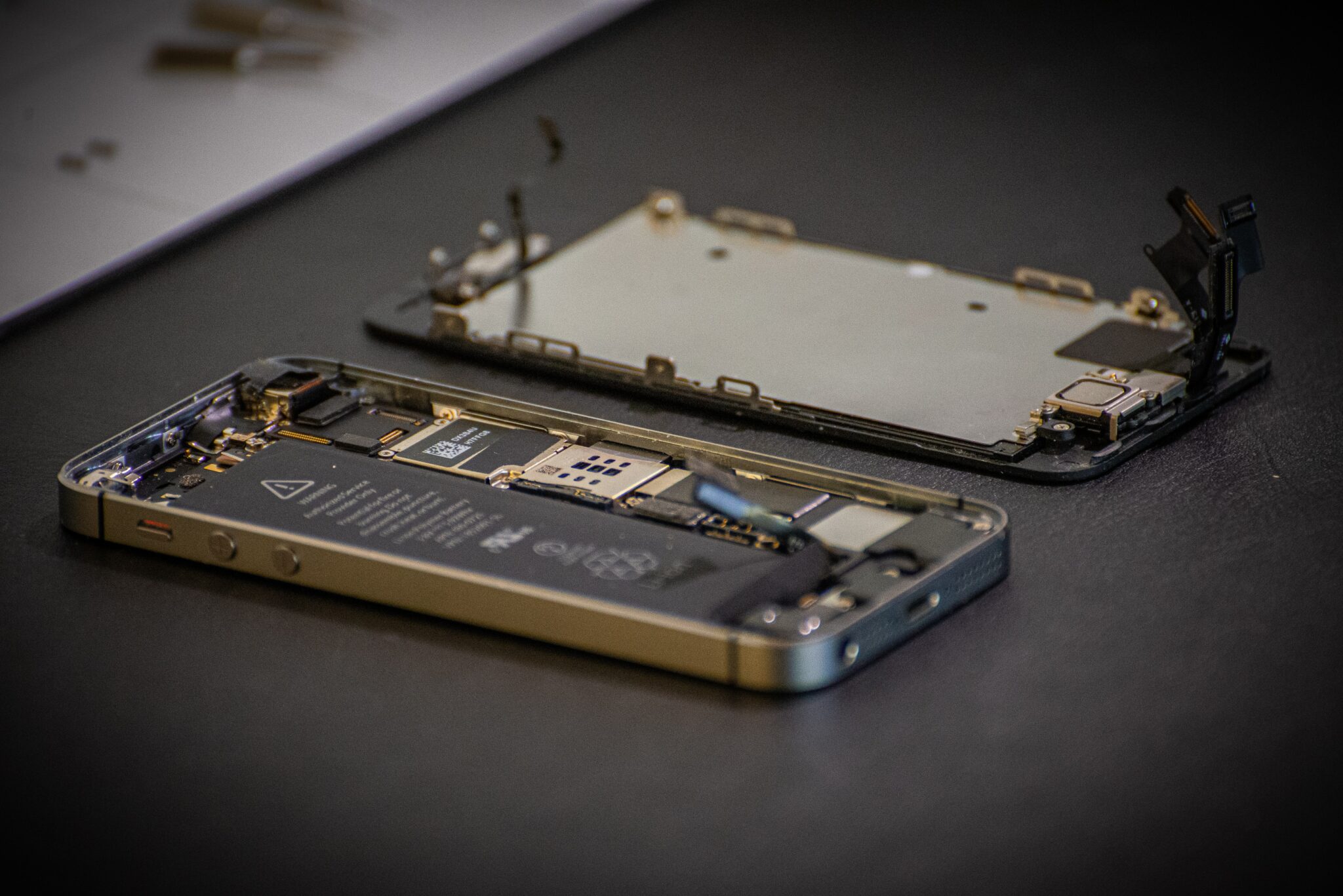 Apple iPhone repair unsplash scaled 1